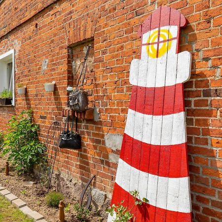 Snug Holiday Home In Divitz Spoldershagen Near Skydiving Екстер'єр фото