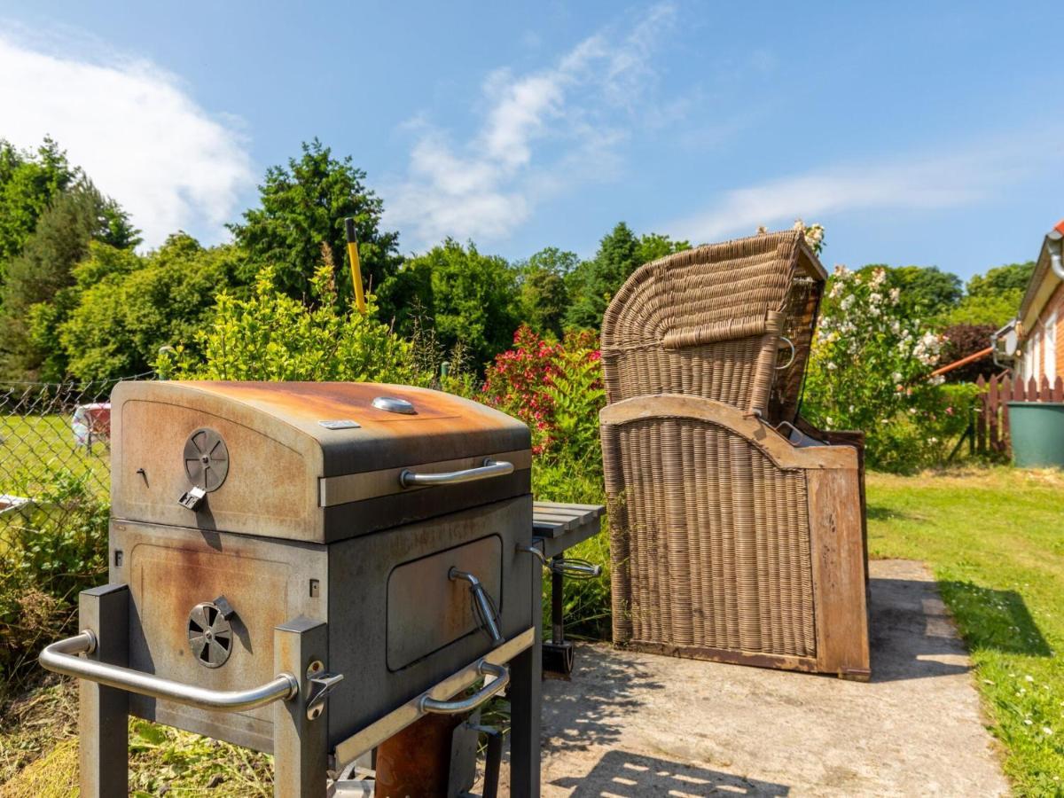 Snug Holiday Home In Divitz Spoldershagen Near Skydiving Екстер'єр фото