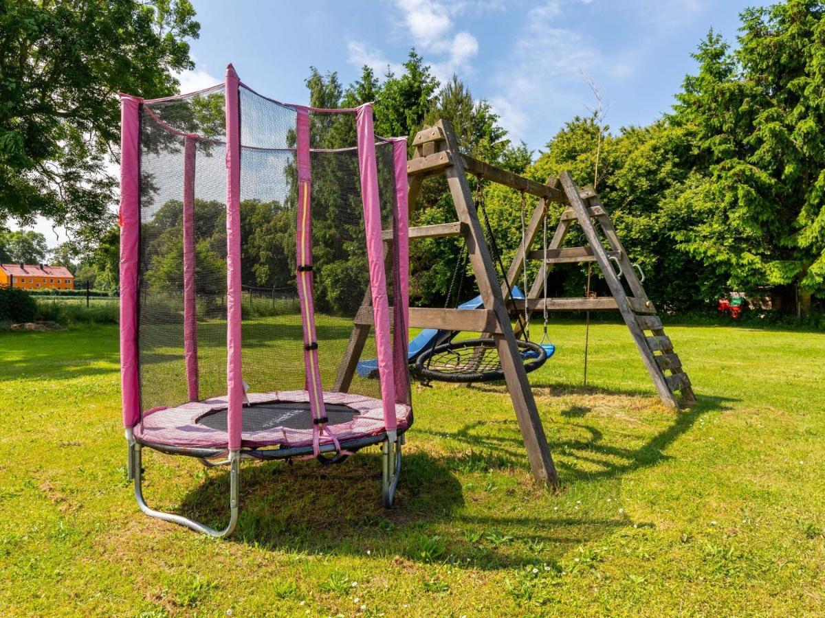 Snug Holiday Home In Divitz Spoldershagen Near Skydiving Екстер'єр фото