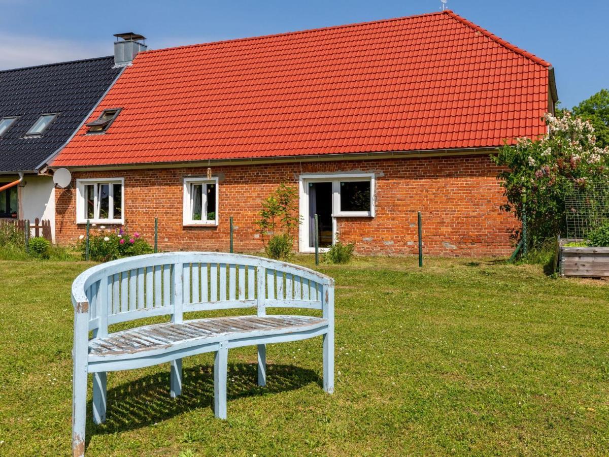 Snug Holiday Home In Divitz Spoldershagen Near Skydiving Екстер'єр фото
