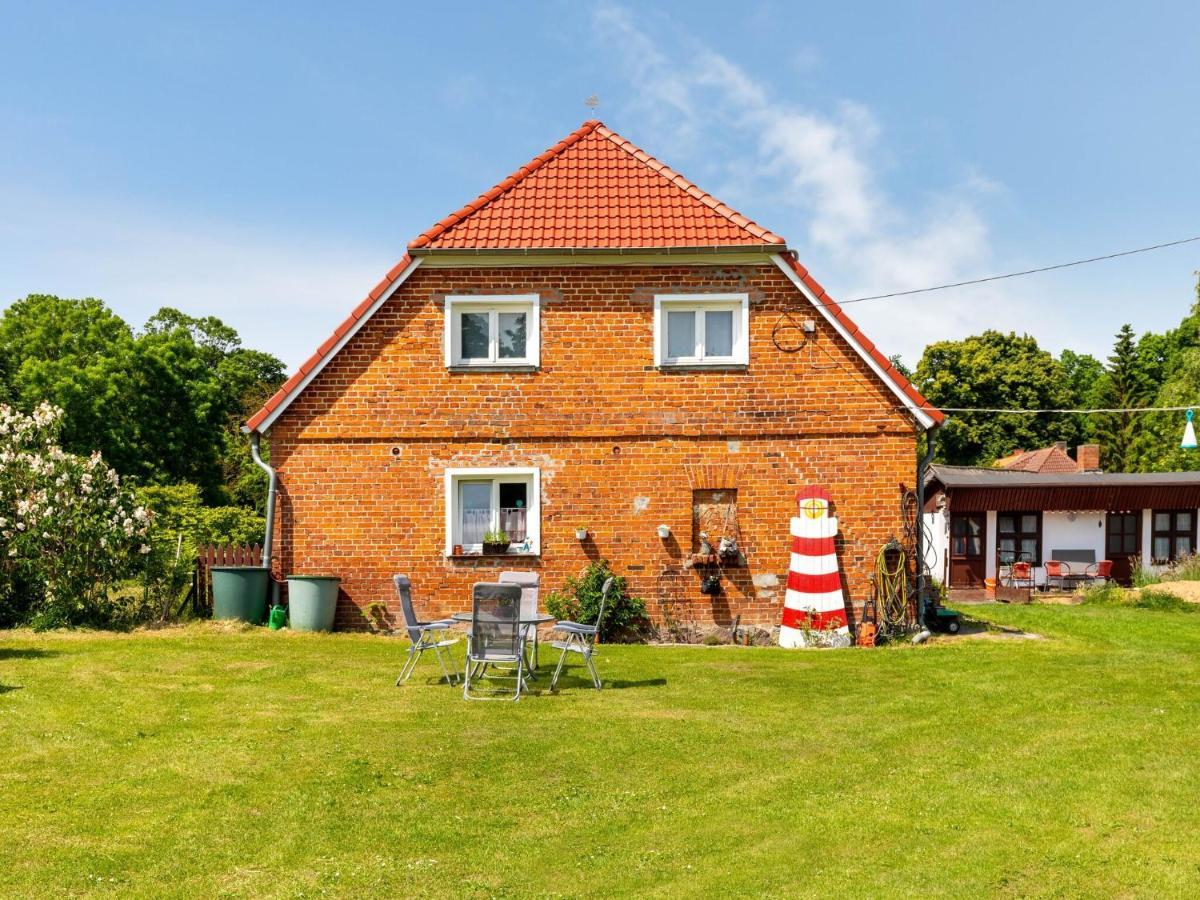 Snug Holiday Home In Divitz Spoldershagen Near Skydiving Екстер'єр фото